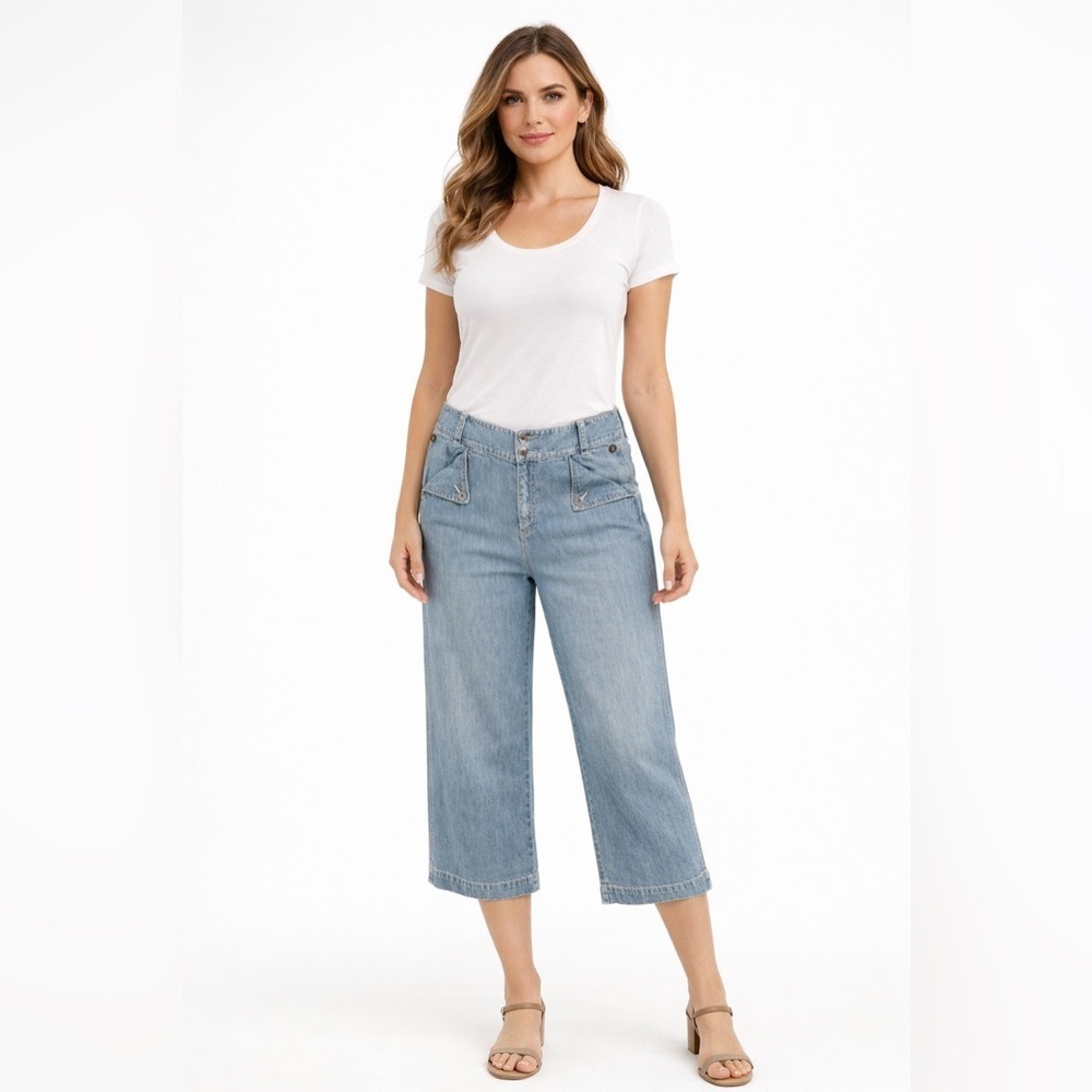 Lauren Jeans Co Ralph Lauren
Jeans 8 Petite Mid-Rise
Lightweight Wide Leg Crop
